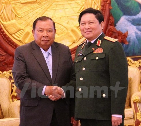Defense Minister pays official visit to Laos, attends ADMM-10 - ảnh 1
